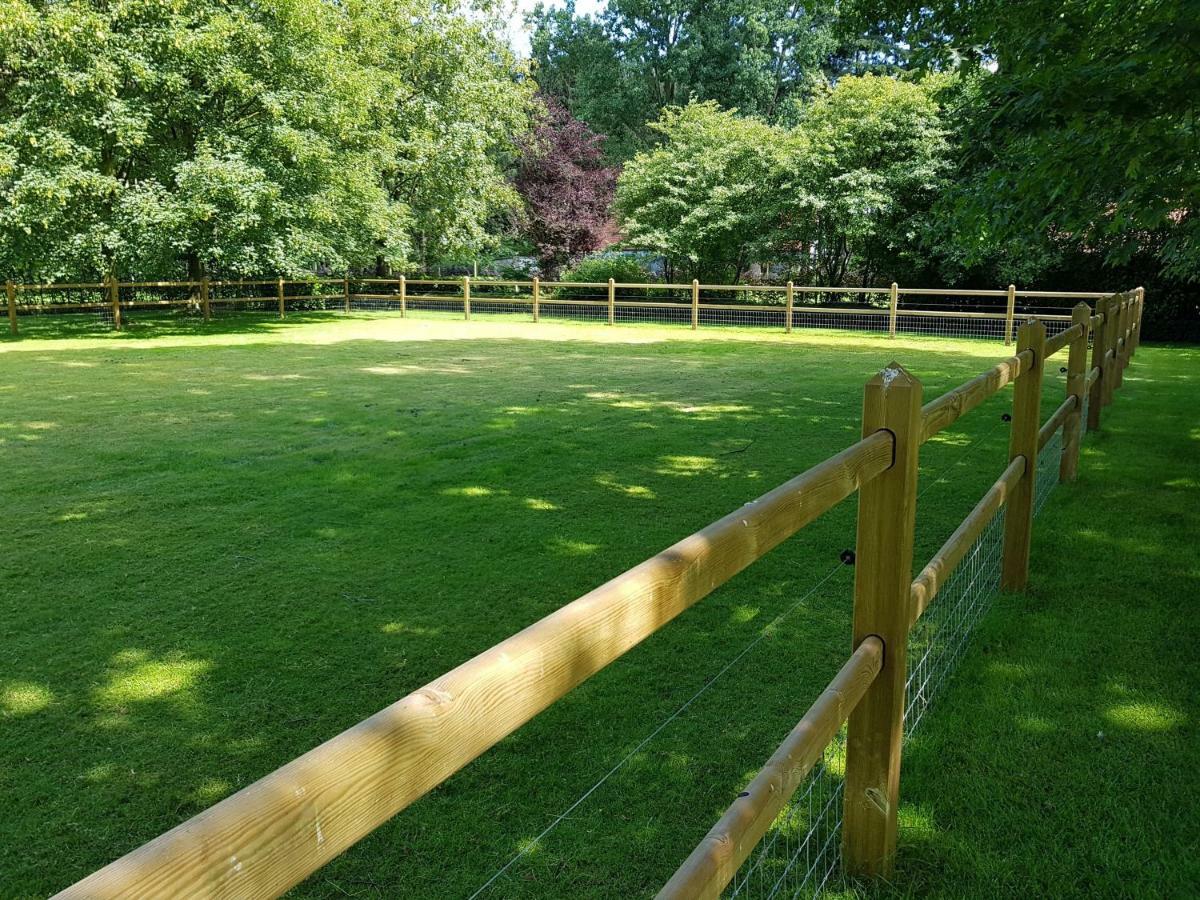 The Two Oaks - Private Garden For Guests Villa Hertsberge Buitenkant foto